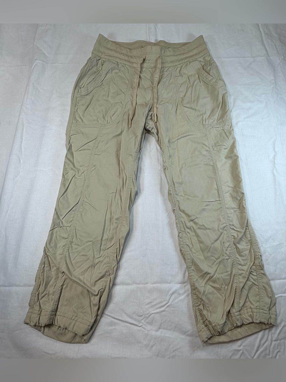 The North Face Women's Light Cream Joggers Capris